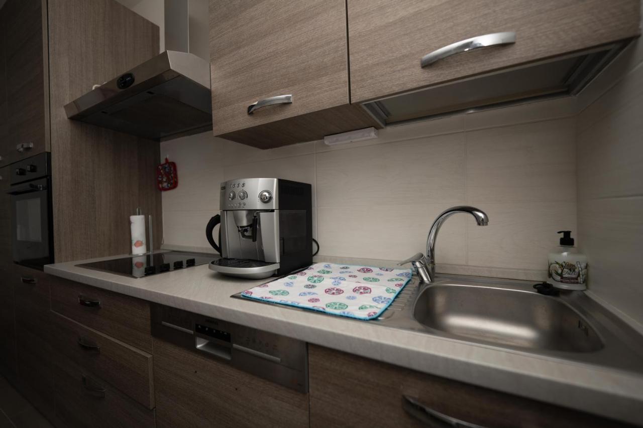 Entire Apartments With Stunning View 카데마리오 외부 사진